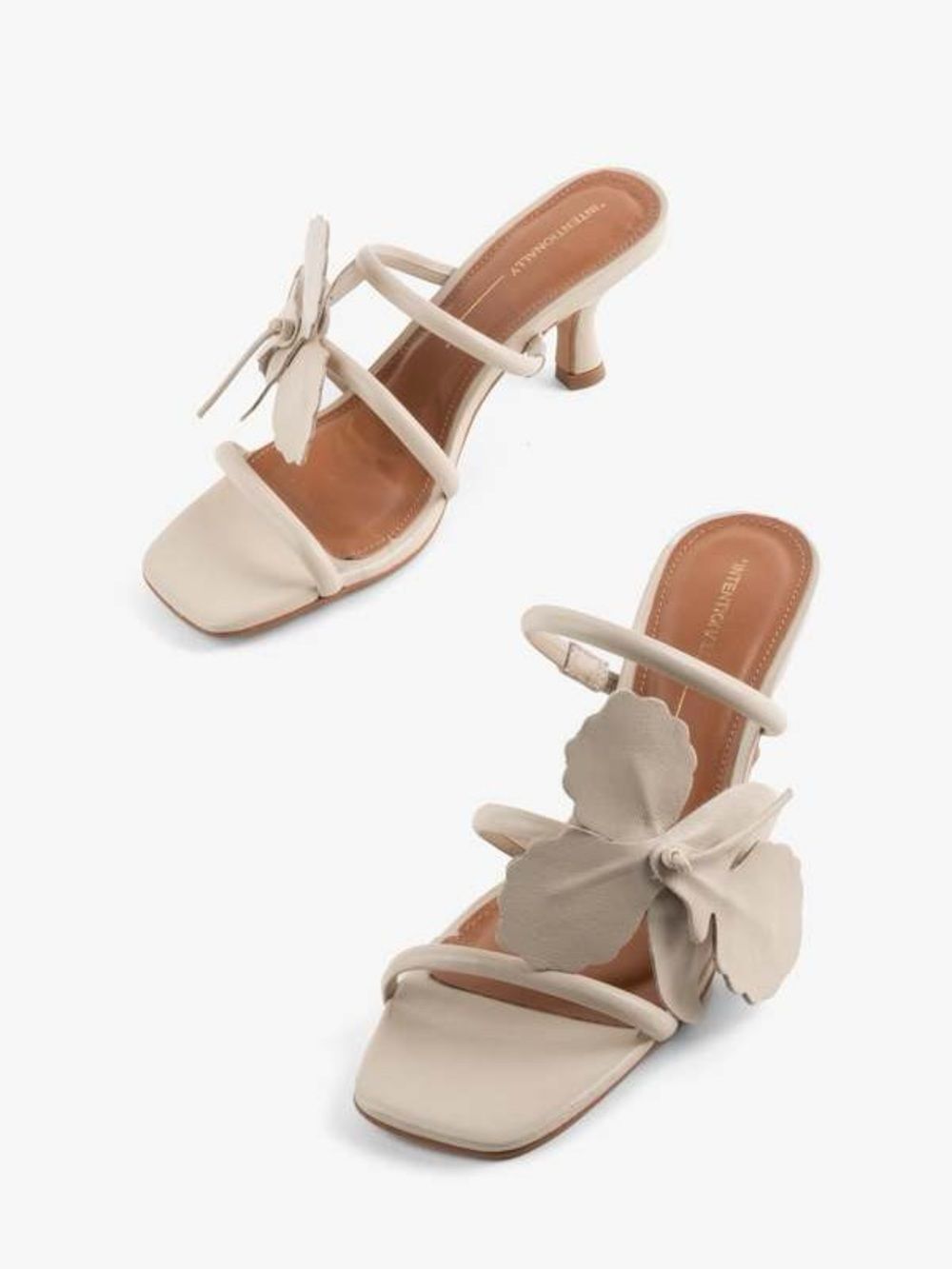 New Intentionally Blank Flora Kitten Heel Size 39